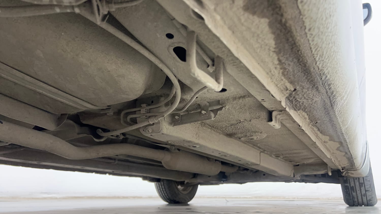 Used 2015 Maruti Suzuki Ciaz ZXi  AT Petrol Automatic extra REAR RIGHT UNDERBODY VIEW