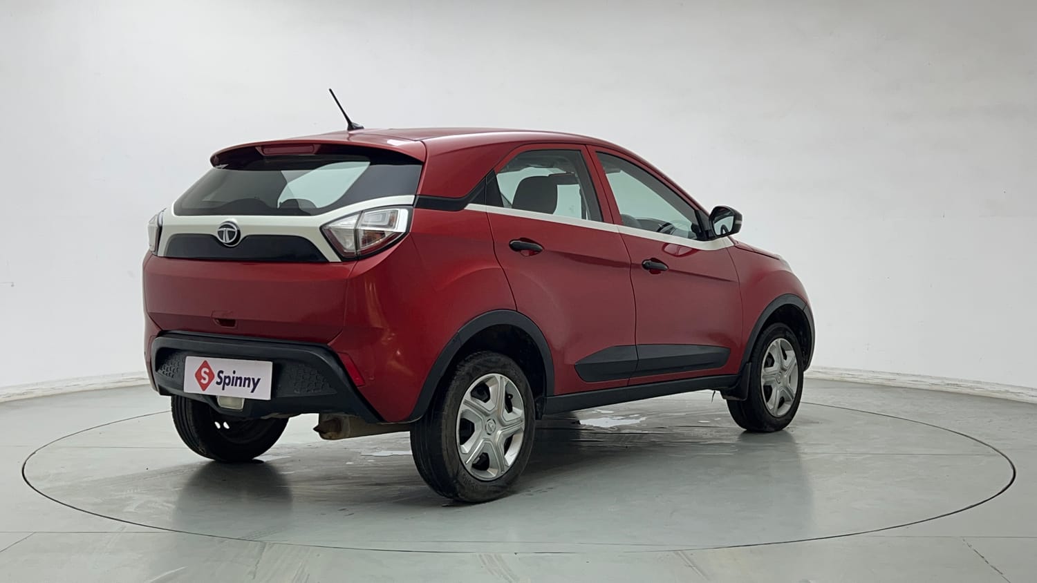 Used 2018 Tata Nexon XM Petrol Manual exterior RIGHT REAR CORNER VIEW