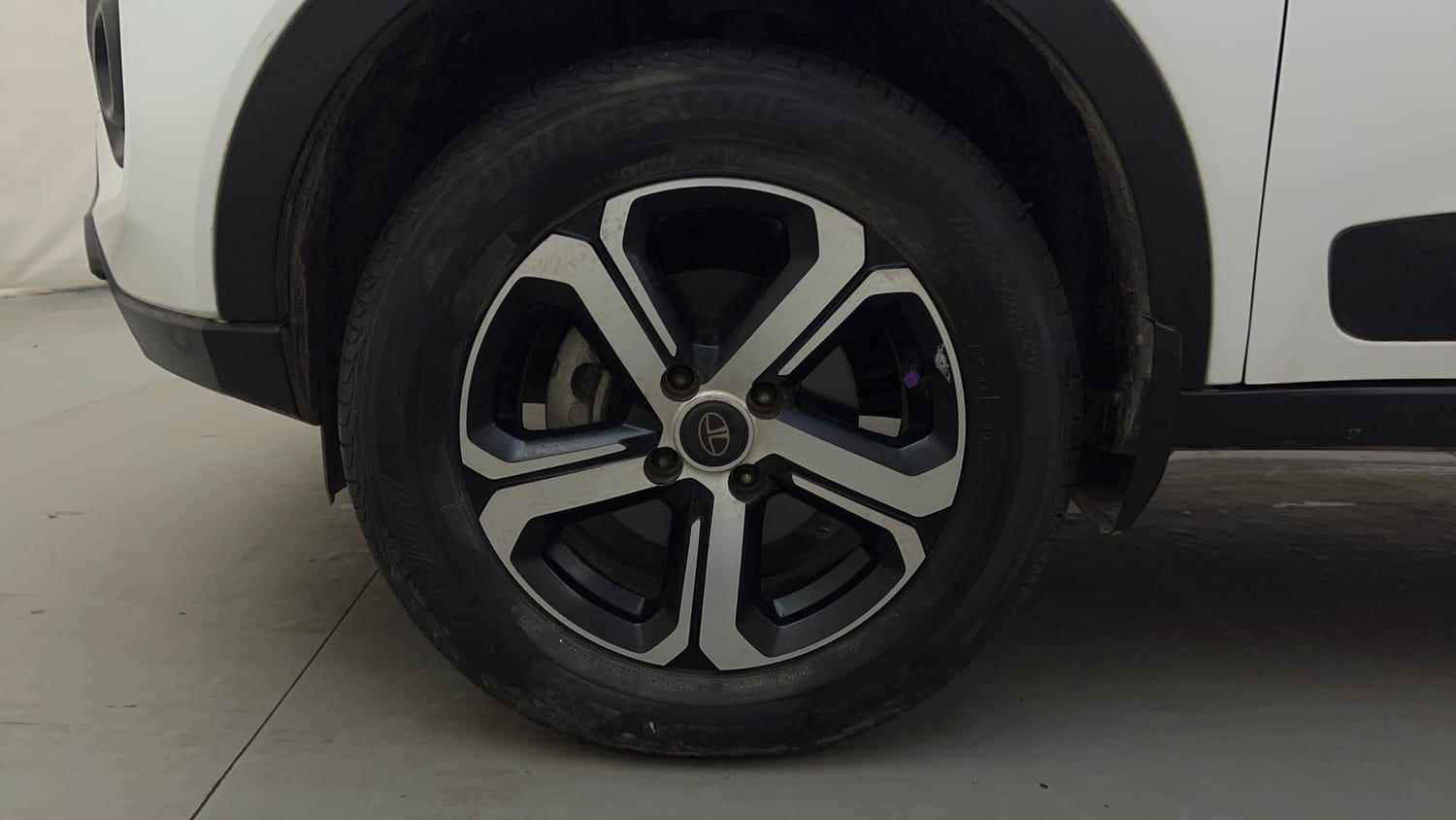 Used 2022 Tata Nexon XZA Plus (Premium) Petrol Automatic tyres LEFT FRONT TYRE RIM VIEW