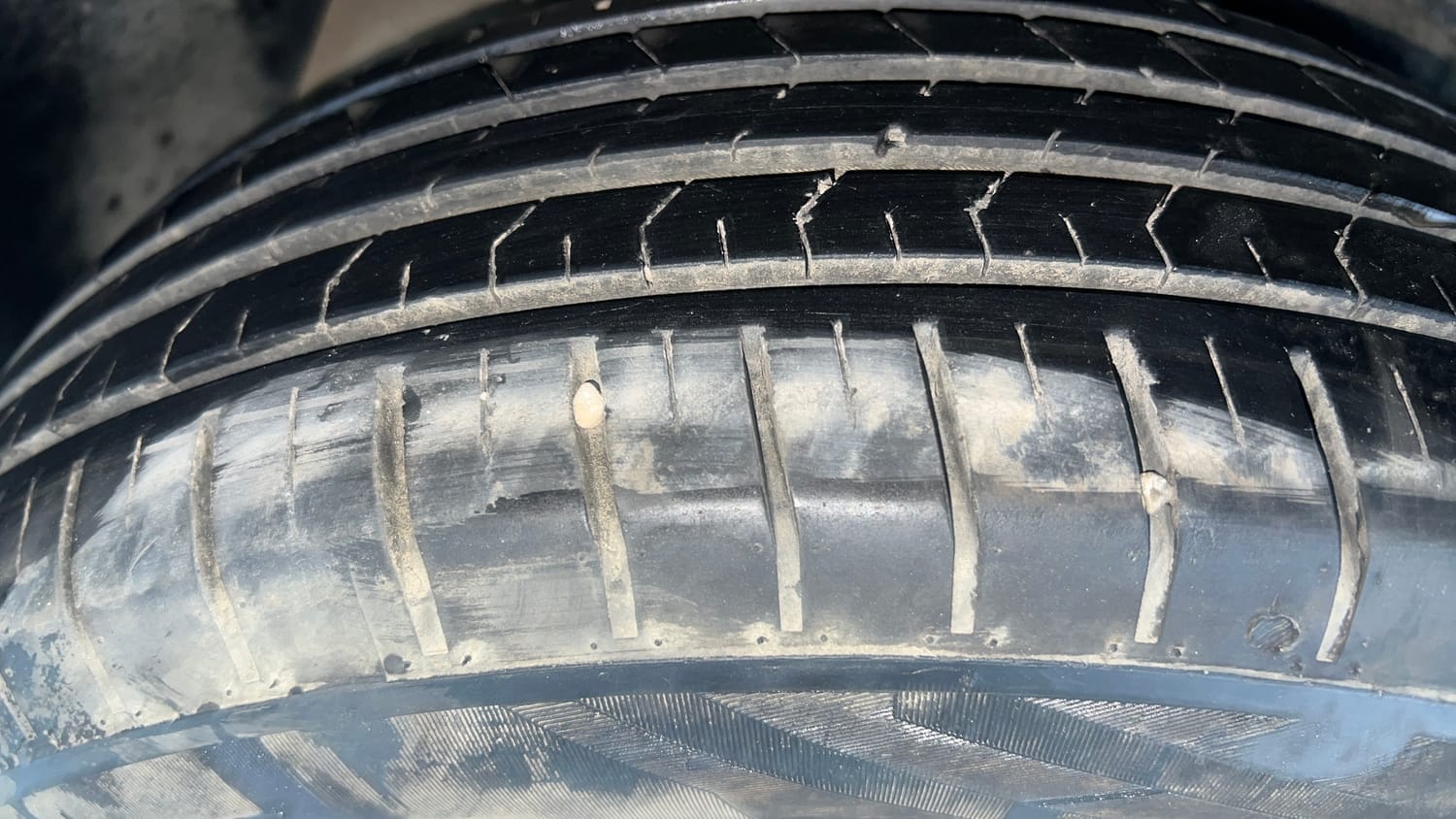 Used 2018 Tata Nexon XM Petrol Manual tyres RIGHT REAR TYRE TREAD VIEW