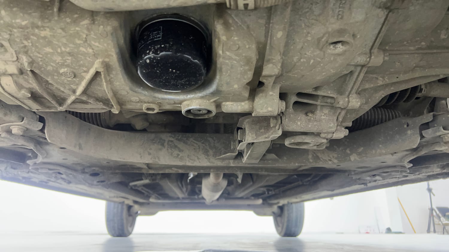 Used 2024 Renault Triber RXZ EASY-R AMT Petrol Automatic extra FRONT LEFT UNDERBODY VIEW