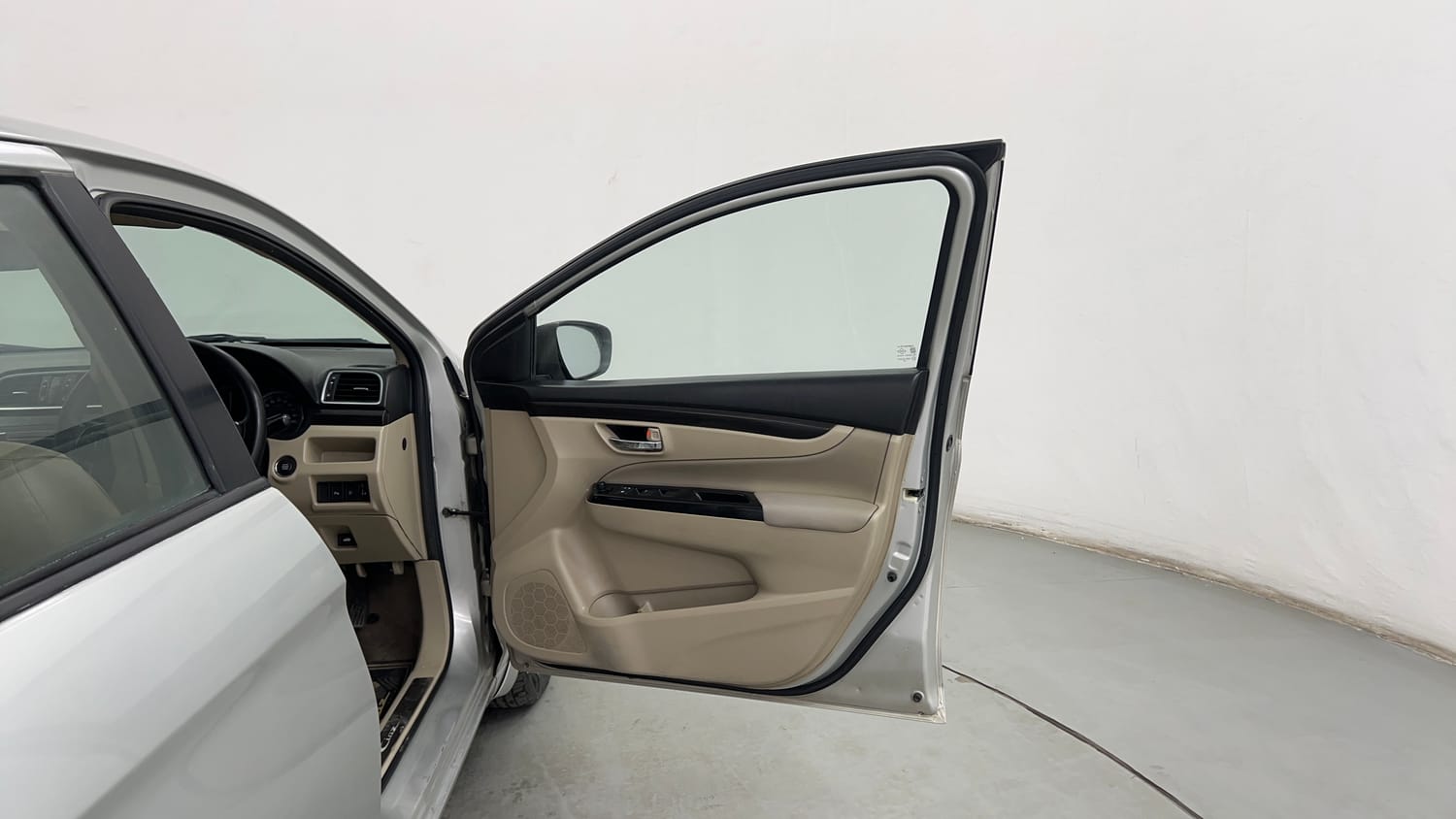 Used 2015 Maruti Suzuki Ciaz ZXi  AT Petrol Automatic interior RIGHT FRONT DOOR OPEN VIEW