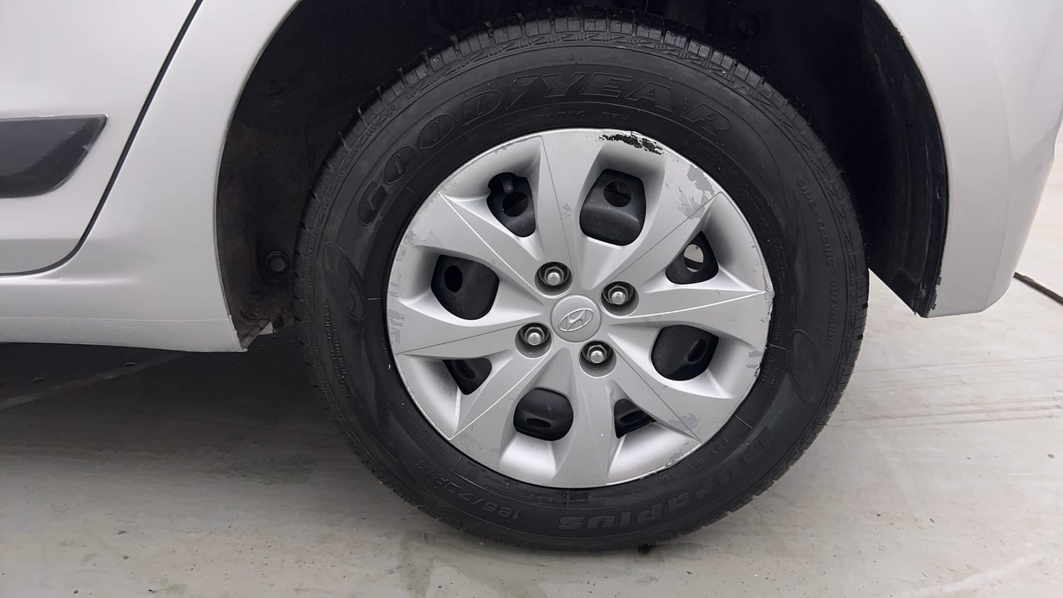 Used 2016 Hyundai Elite i20 Sportz 1.2 Petrol Manual tyres LEFT REAR TYRE RIM VIEW