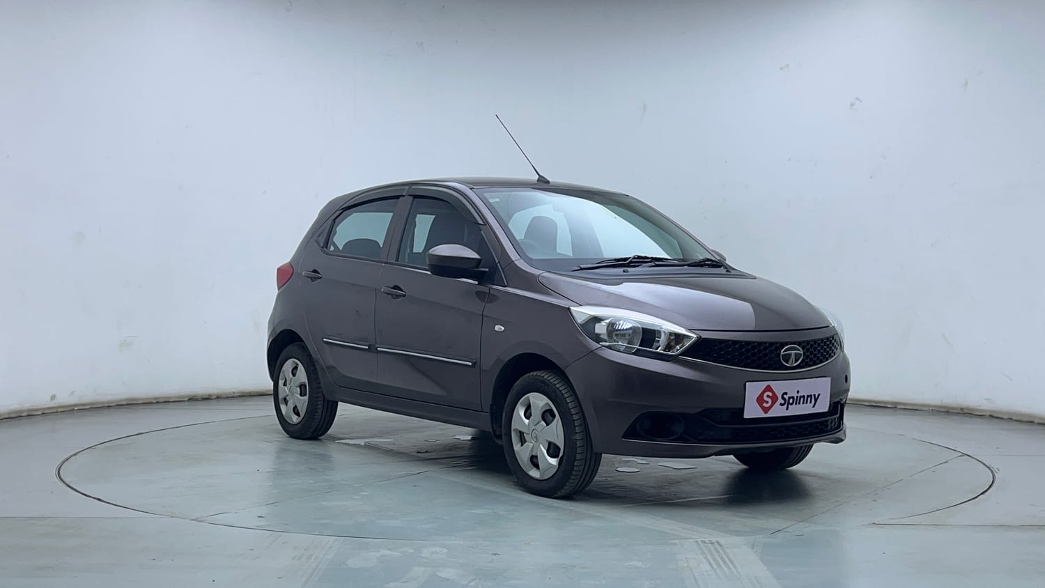 Used 2018 Tata Tiago Revotron XT Petrol Manual exterior RIGHT FRONT CORNER VIEW