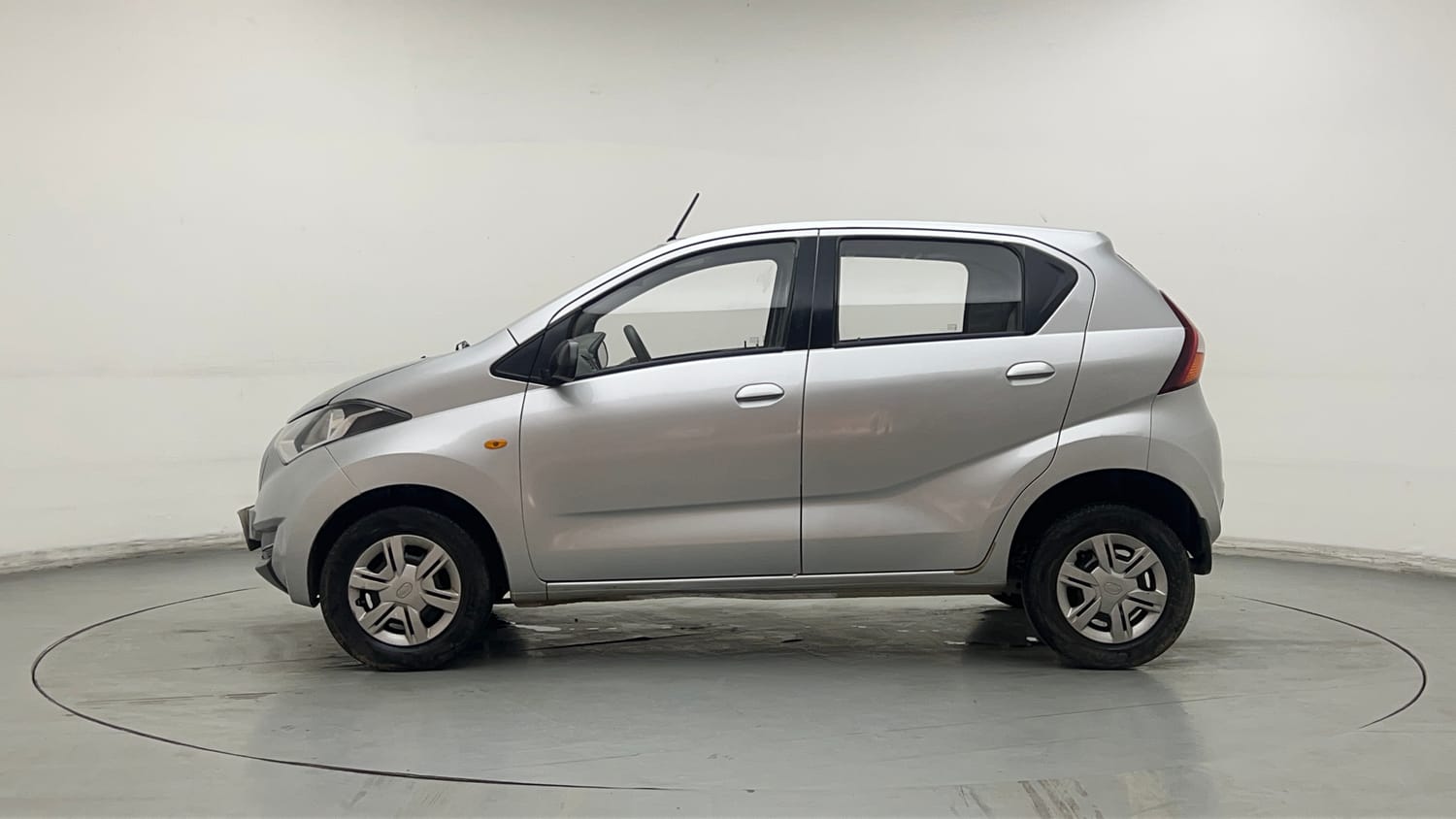 Used 2017 Datsun Redi-GO S Petrol Manual exterior LEFT SIDE VIEW