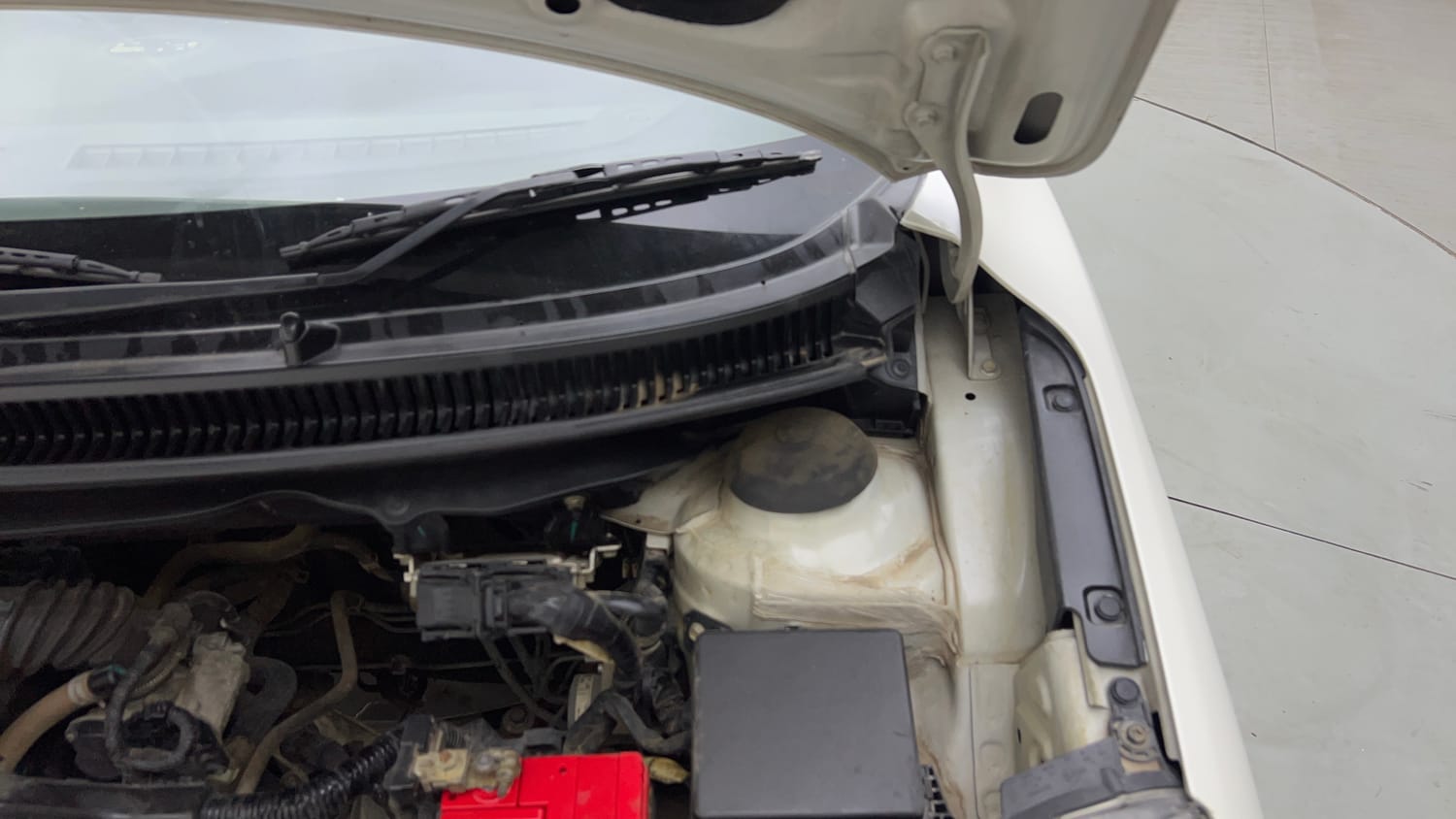 Used 2021 Maruti Suzuki Baleno Zeta Petrol Manual engine ENGINE LEFT SIDE HINGE & APRON VIEW