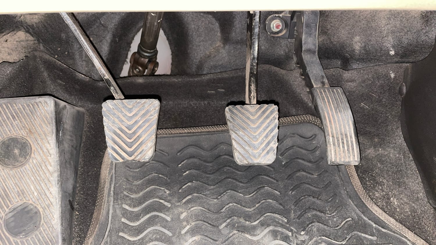 Used 2014 Hyundai Verna Fluidic 1.6 VTVT SX Petrol Manual interior PEDALS VIEW