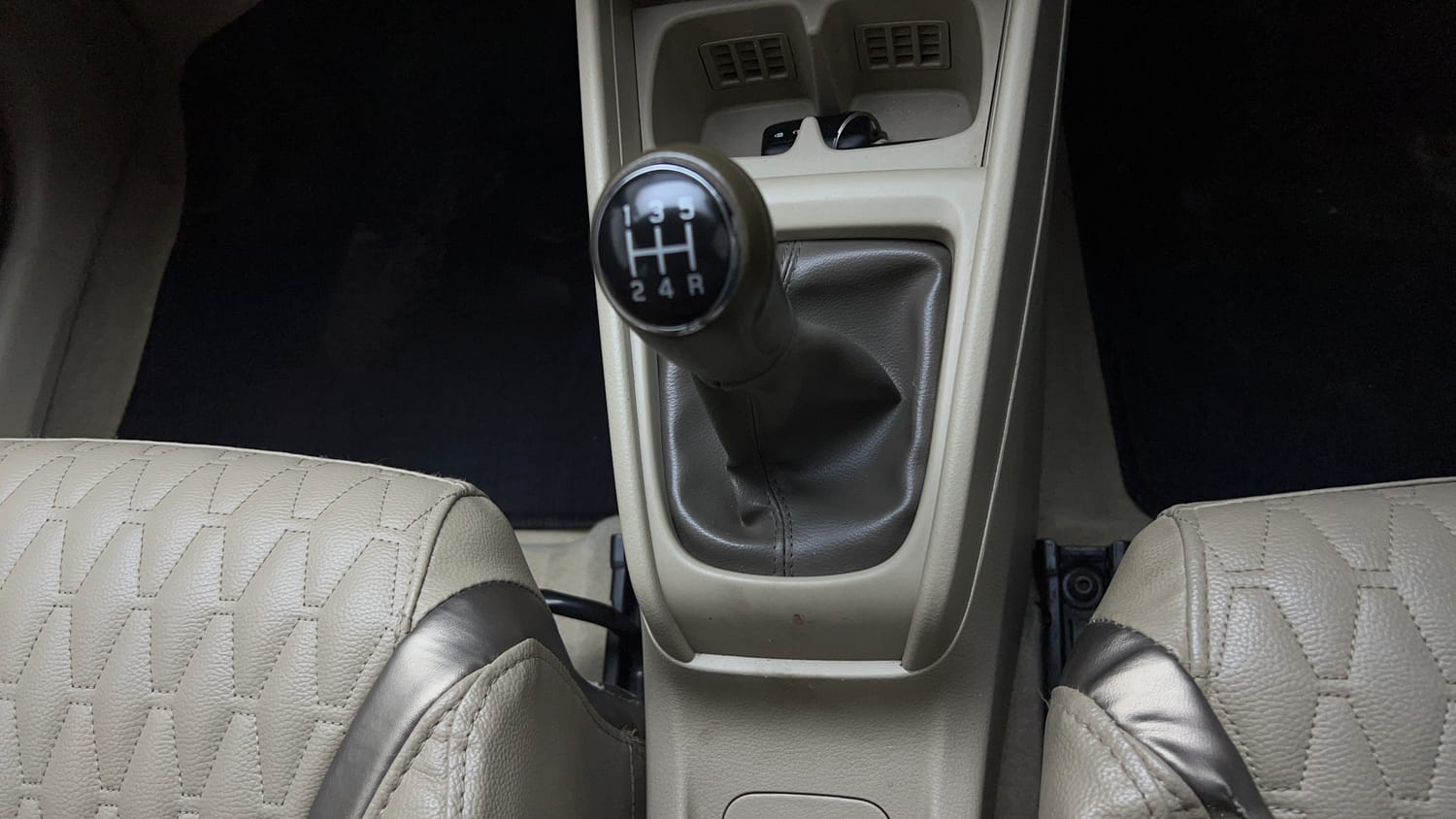 Used 2019 Maruti Suzuki New Ertiga ZXi Petrol Manual interior GEAR  KNOB VIEW