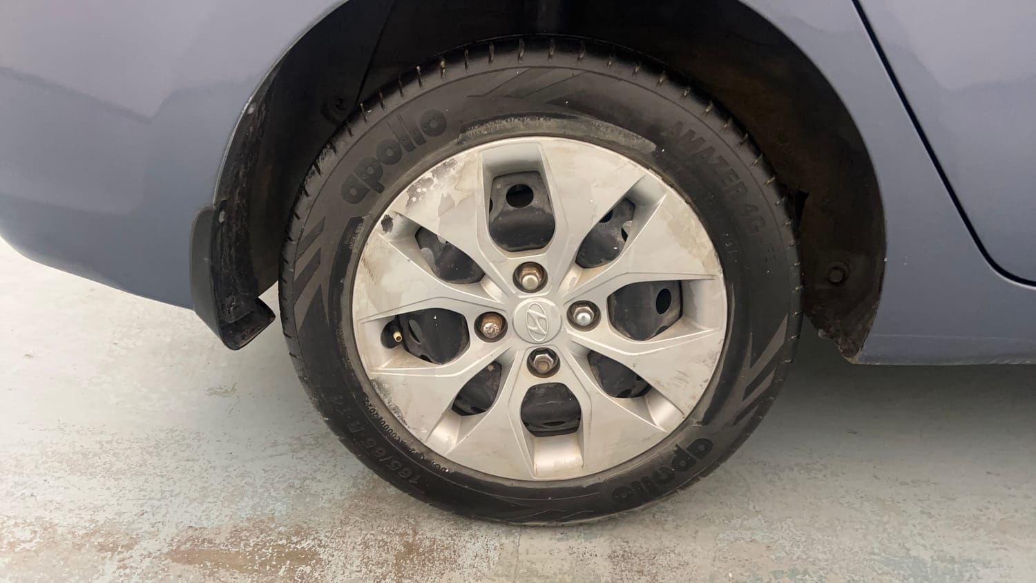 Used 2015 Hyundai Xcent Base 1.2 Petrol Manual tyres RIGHT REAR TYRE RIM VIEW