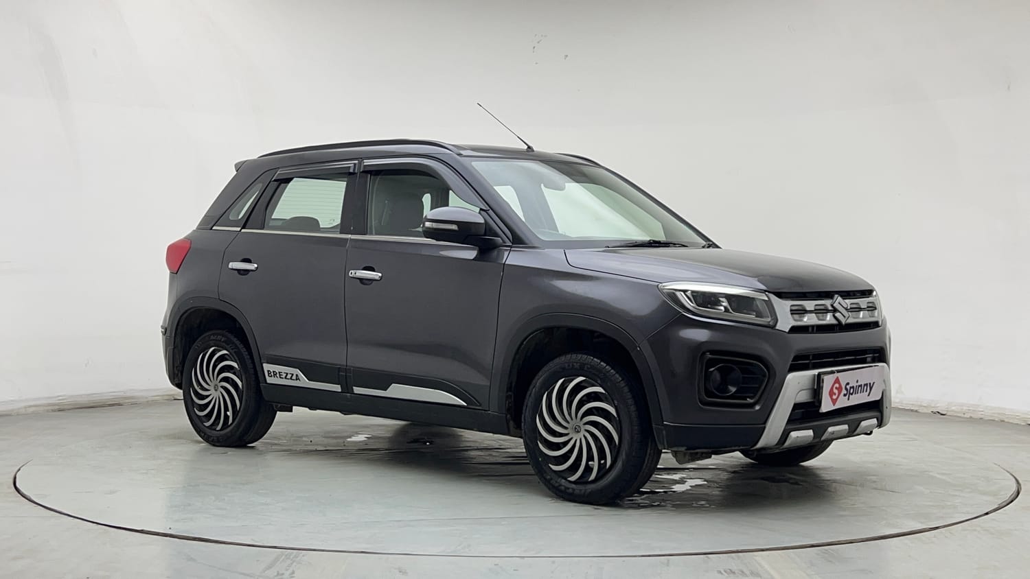 Used 2022 maruti-suzuki Vitara Brezza VXi Petrol Manual exterior RIGHT FRONT CORNER VIEW