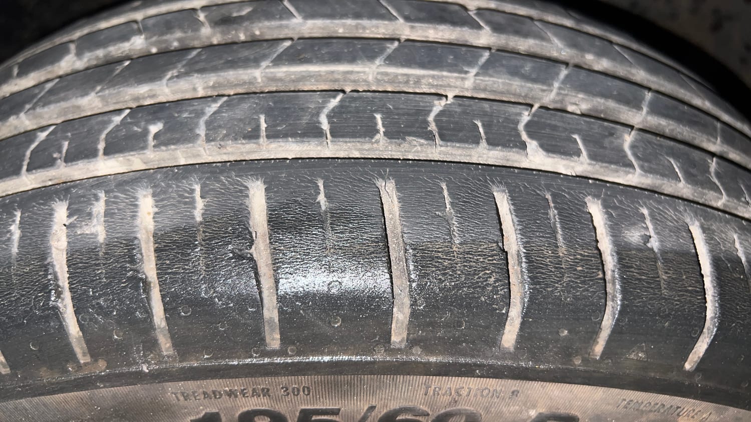 Used 2023 Tata Punch Kaziranga Creative iRA Pack AMT Petrol Automatic tyres RIGHT FRONT TYRE TREAD VIEW
