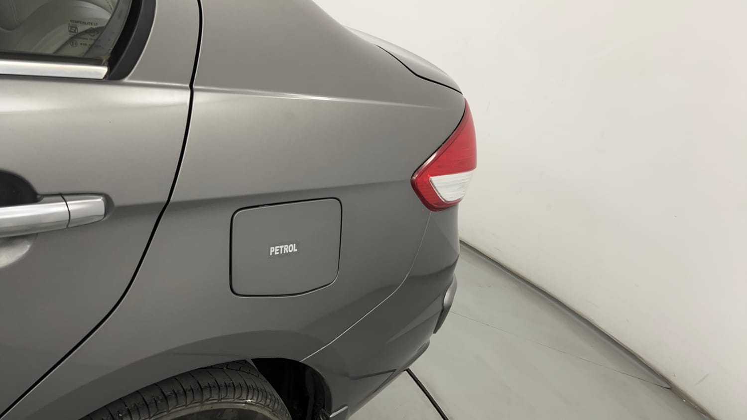 Used 2015 Maruti Suzuki Ciaz ZXi Petrol Manual dents MINOR DENT