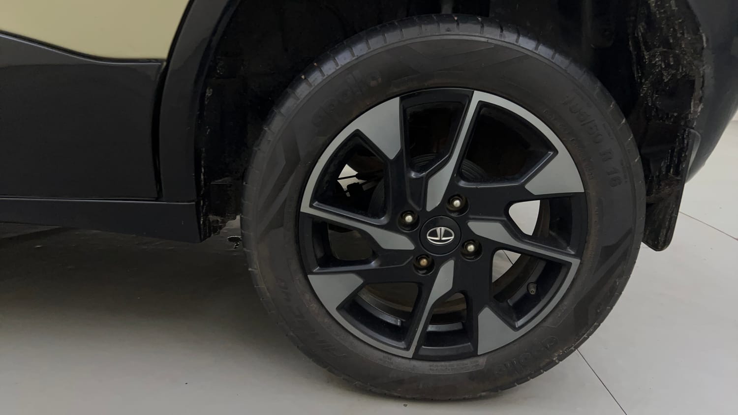 Used 2023 Tata Punch Kaziranga Creative iRA Pack AMT Petrol Automatic tyres LEFT REAR TYRE RIM VIEW