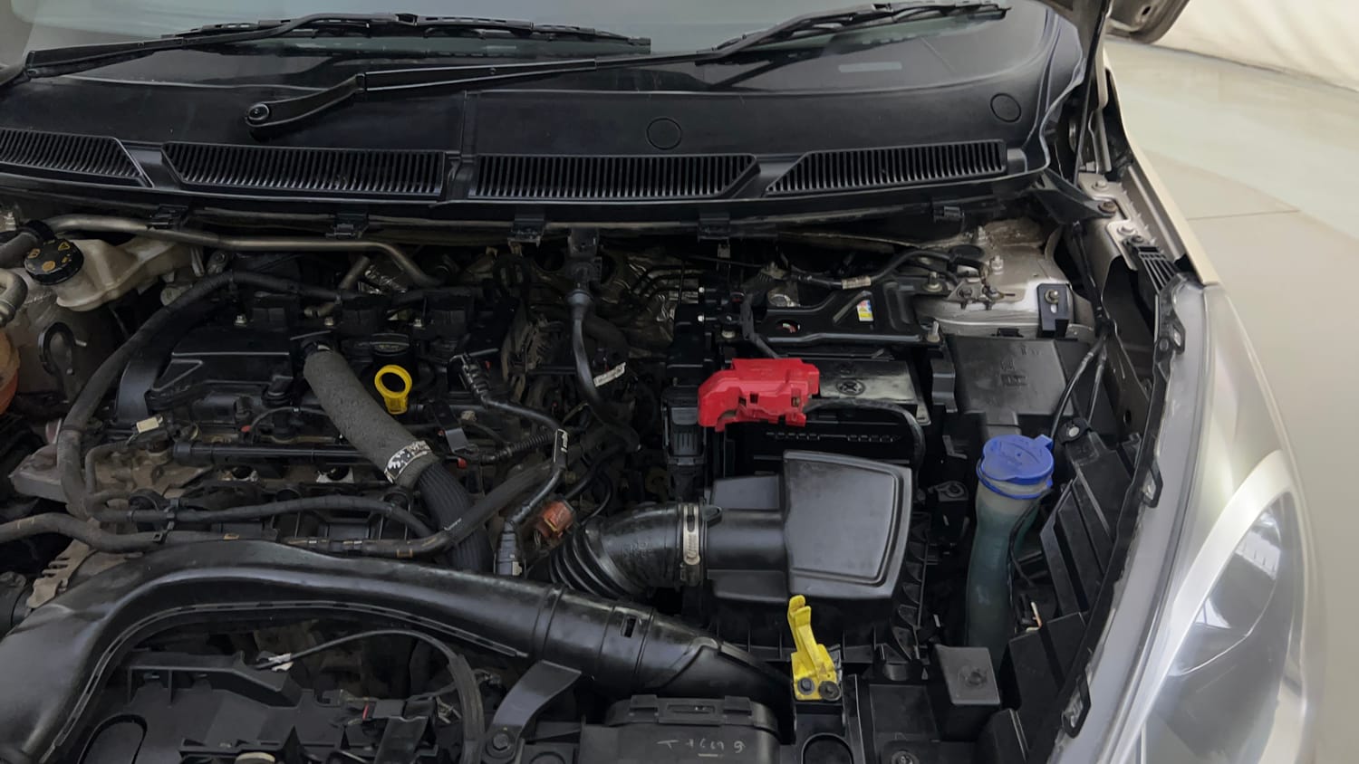 Used 2018 Ford Freestyle Titanium Plus 1.2 Ti-VCT Petrol Manual engine ENGINE LEFT SIDE HINGE & APRON VIEW