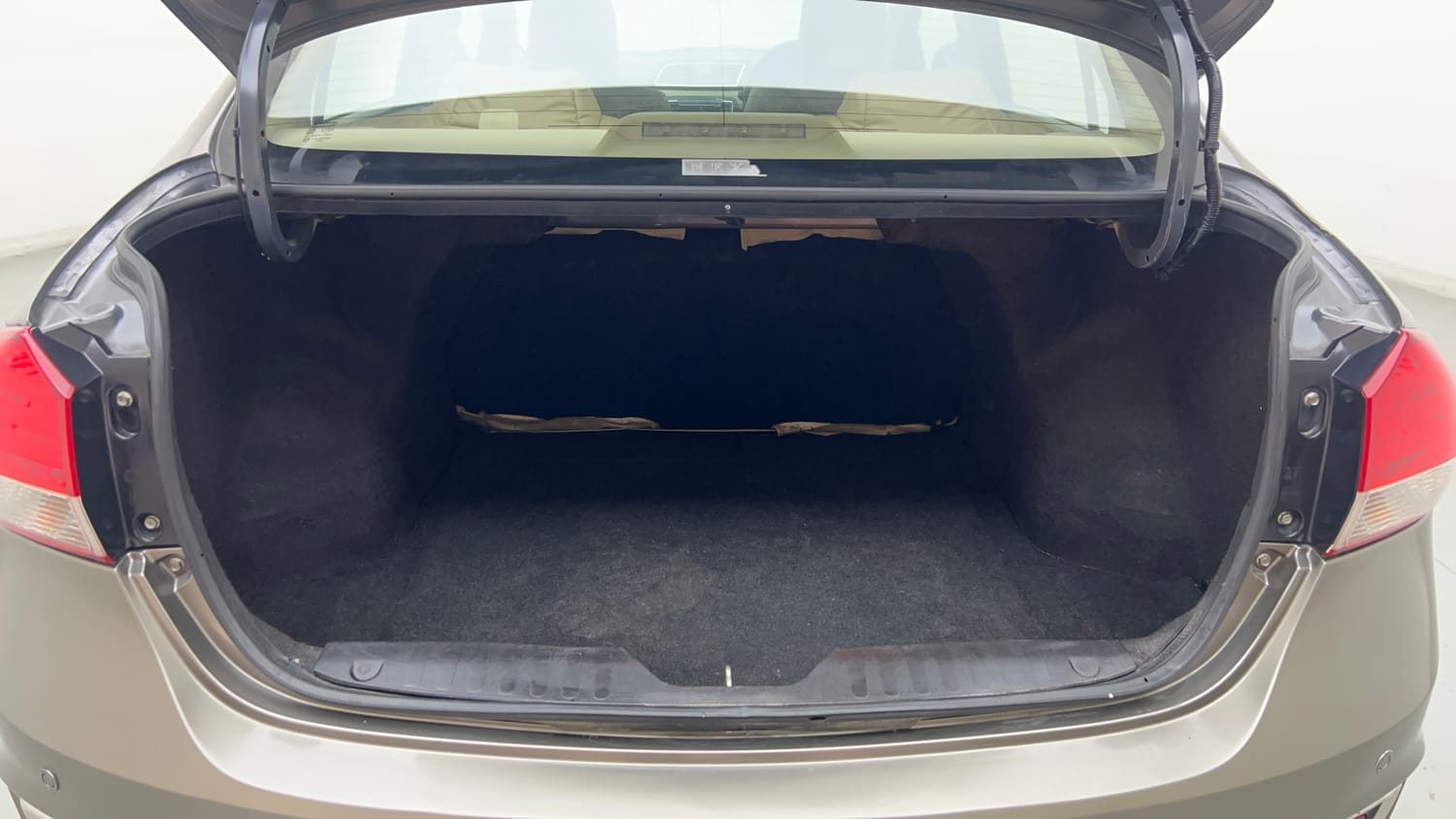 Used 2019 Maruti Suzuki Ciaz Delta Hybrid 1.5 Petrol Manual interior DICKY INSIDE VIEW