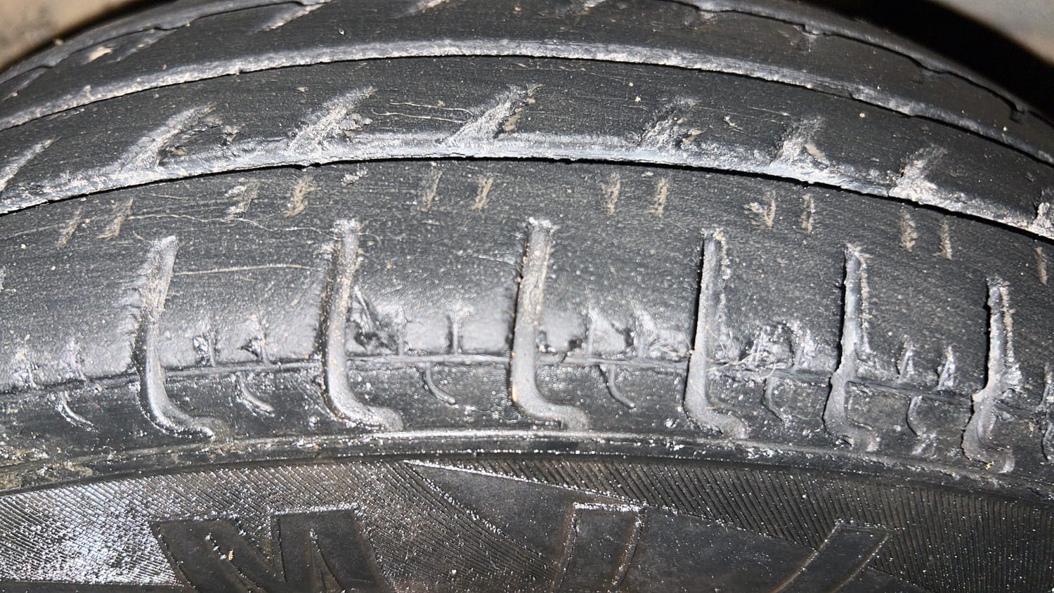 Used 2017 Renault Kwid RXT Petrol Manual tyres LEFT FRONT TYRE TREAD VIEW