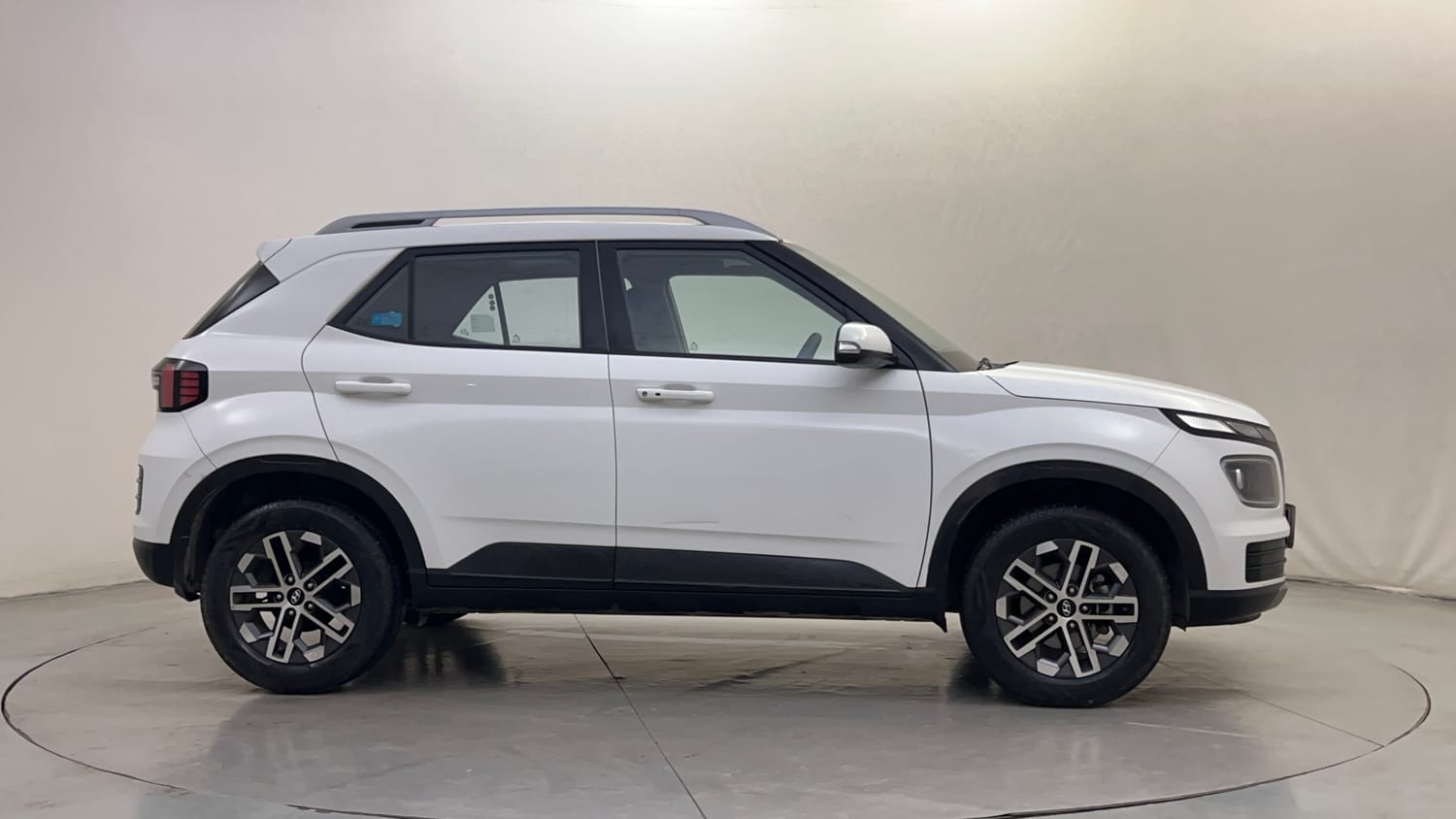 Used 2022 Hyundai Venue SX 1.2 Petrol Petrol Manual exterior RIGHT SIDE VIEW