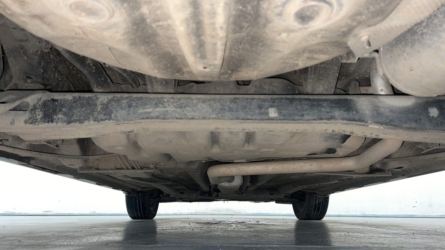 Used 2020 Hyundai New i20 Asta (O) 1.0 Turbo DCT Petrol Automatic extra REAR UNDERBODY VIEW (TAKEN FROM REAR)