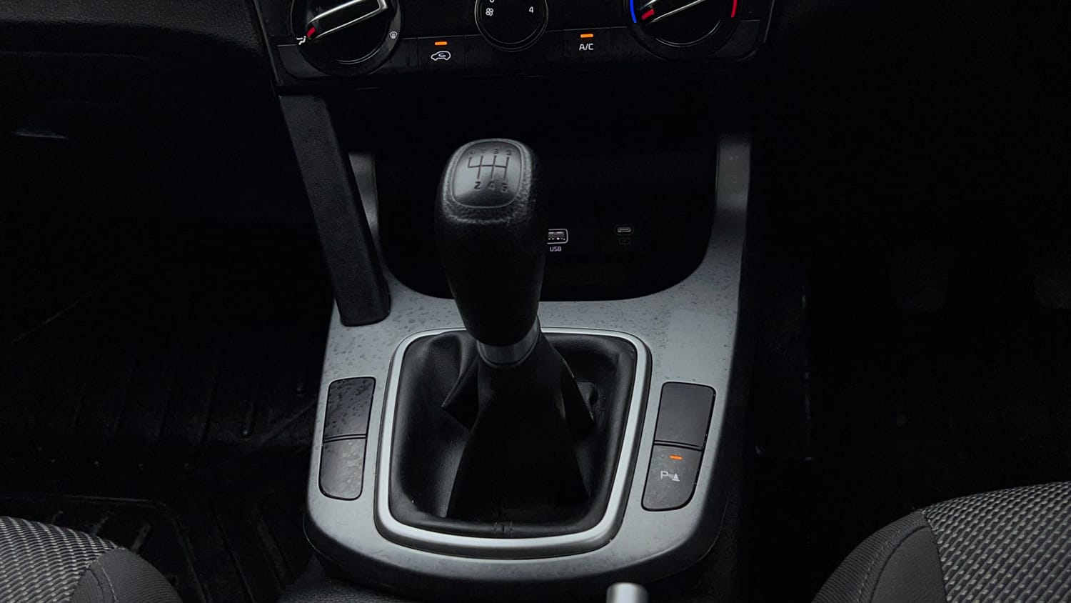 Used 2024 Kia Seltos HTK 1.5 Petrol MT Petrol Manual interior GEAR  KNOB VIEW