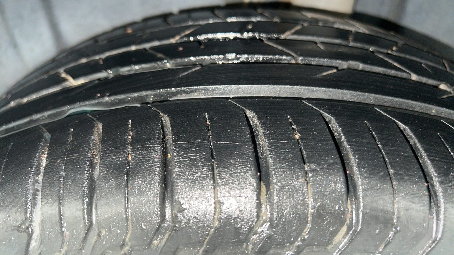 Used 2024 Volkswagen Virtus Highline 1.0 TSI AT Petrol Automatic tyres LEFT REAR TYRE TREAD VIEW