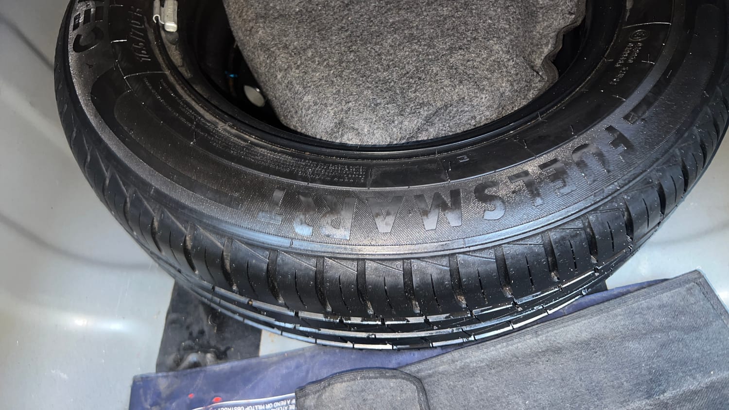 Used 2022 Hyundai Aura S 1.2 CNG Cng Manual tyres SPARE TYRE VIEW