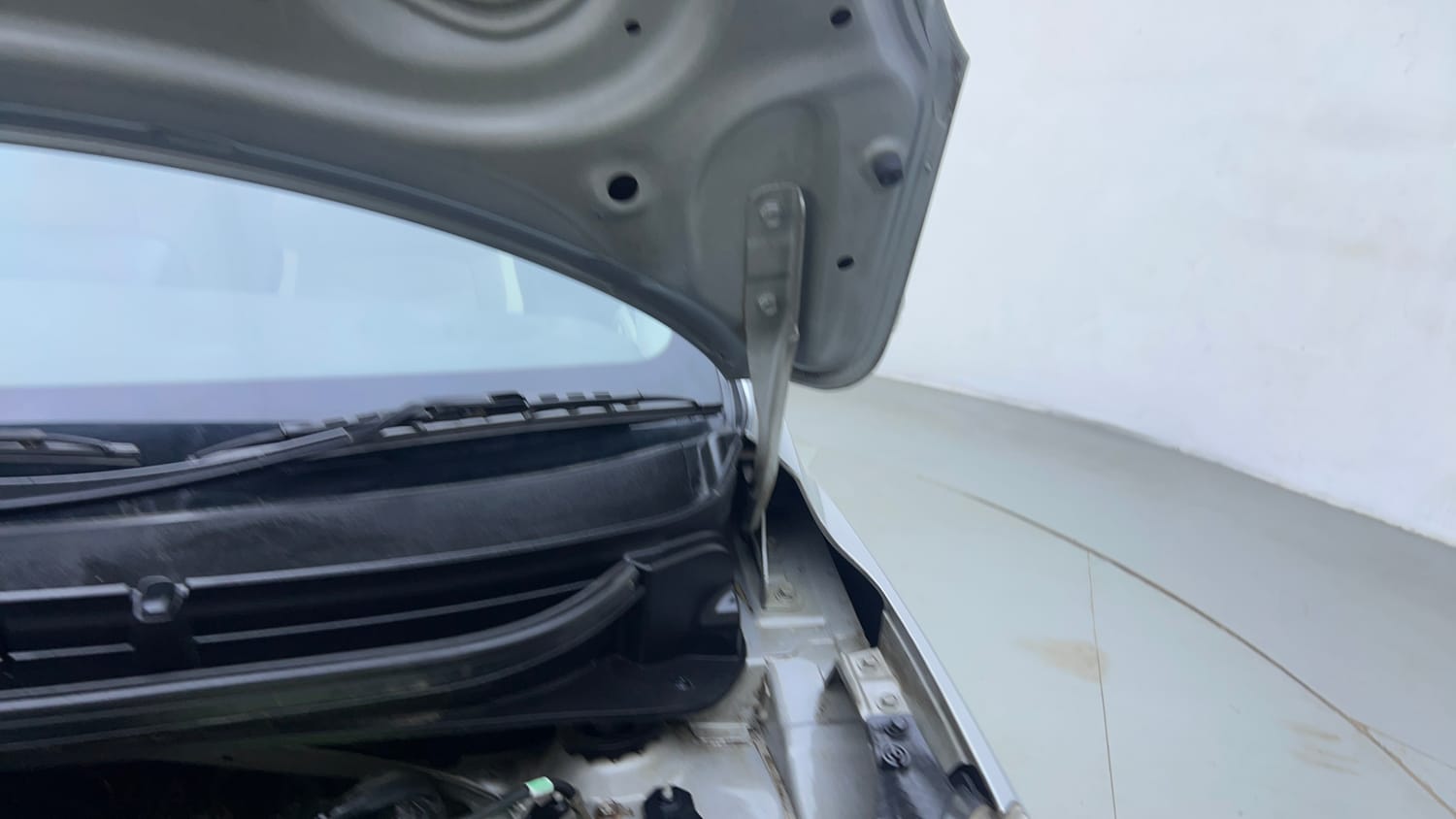 Used 2020 Hyundai Grand i10 Nios Sportz AMT 1.2 Kappa VTVT Petrol Automatic engine ENGINE LEFT SIDE HINGE & APRON VIEW