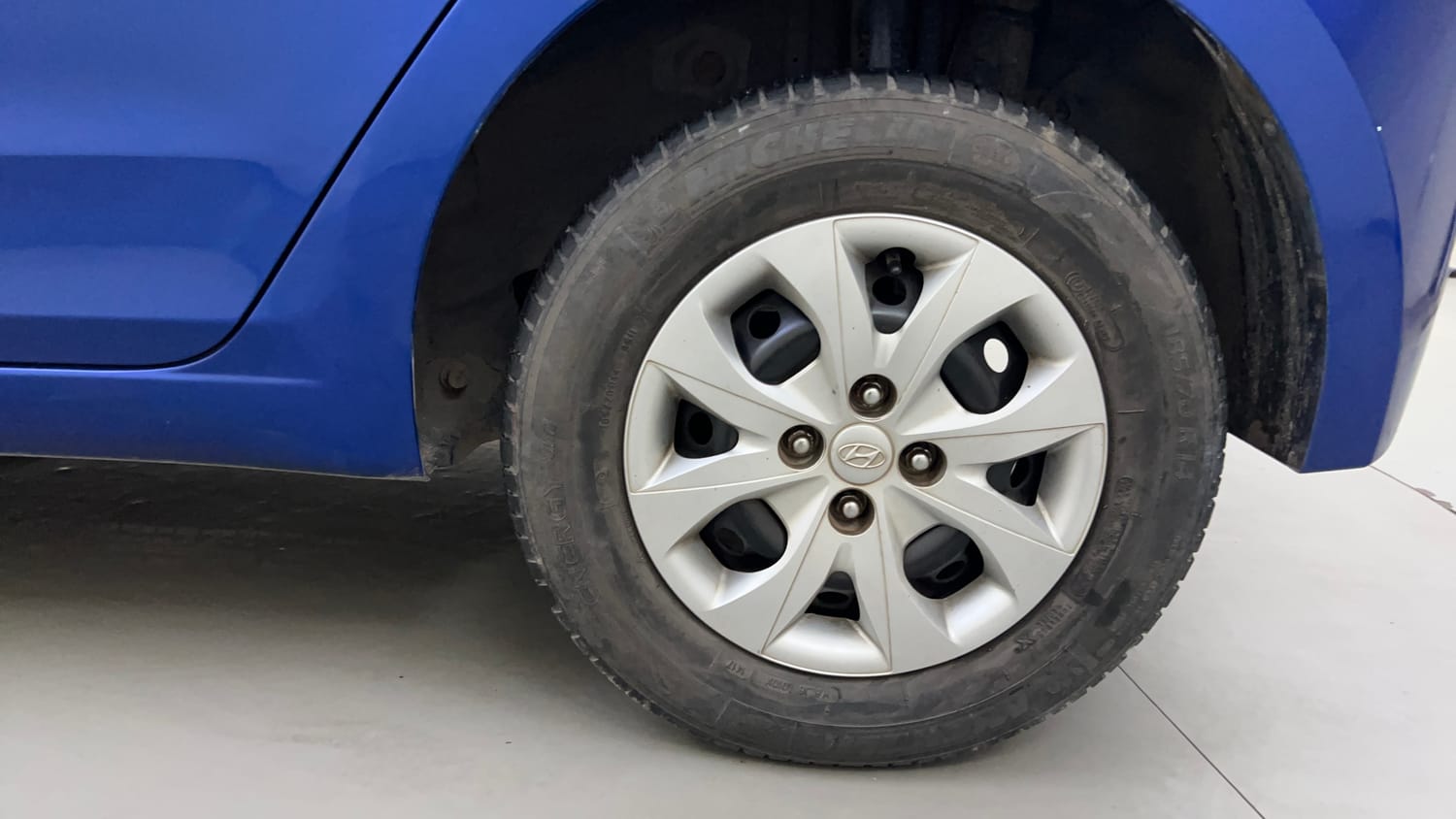 Used 2015 Hyundai Elite i20 Sportz 1.2 Petrol Manual tyres LEFT REAR TYRE RIM VIEW