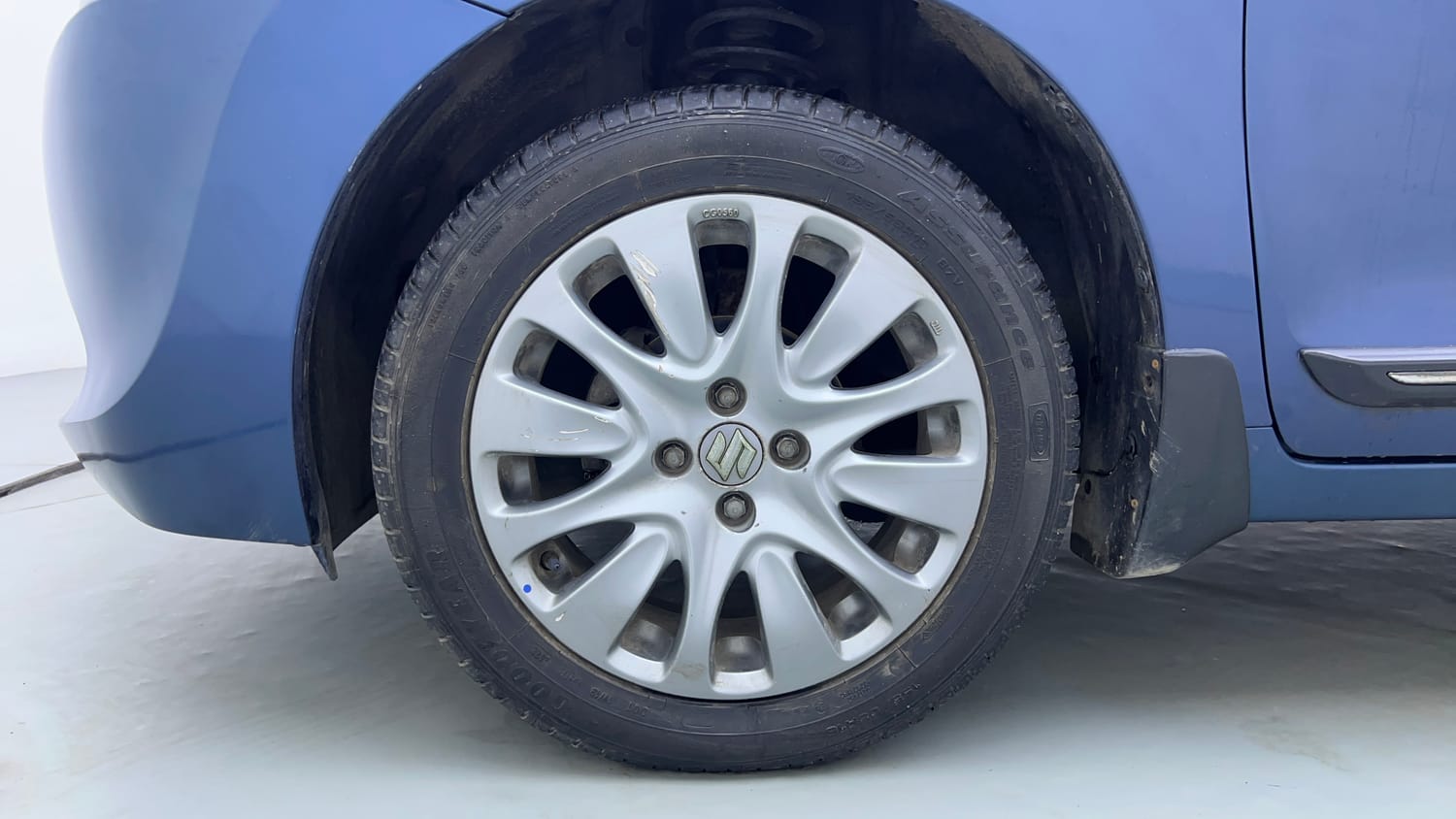 Used 2016 Maruti Suzuki Baleno Alpha 1.2 Petrol Manual tyres LEFT FRONT TYRE RIM VIEW