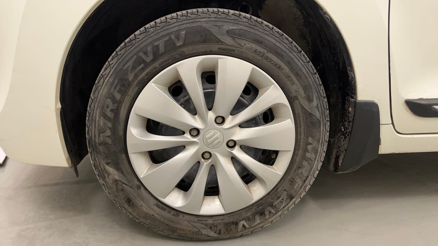 Used 2018 Maruti Suzuki Baleno Delta 1.2 Petrol Manual tyres LEFT FRONT TYRE RIM VIEW
