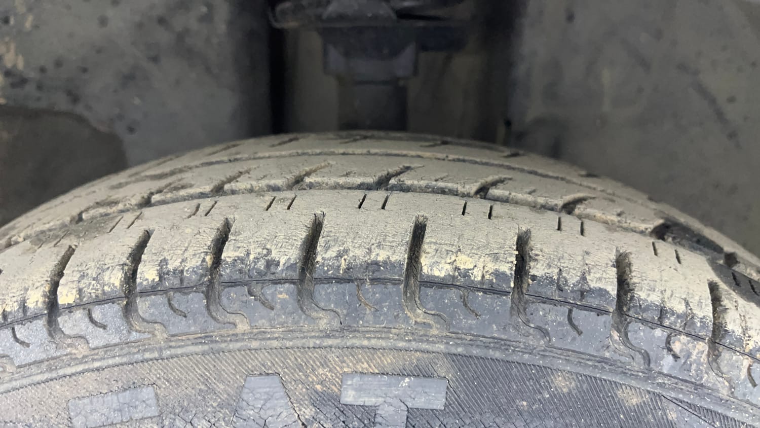 Used 2017 Renault Kwid CLIMBER 1.0 AMT Petrol Automatic tyres RIGHT FRONT TYRE TREAD VIEW