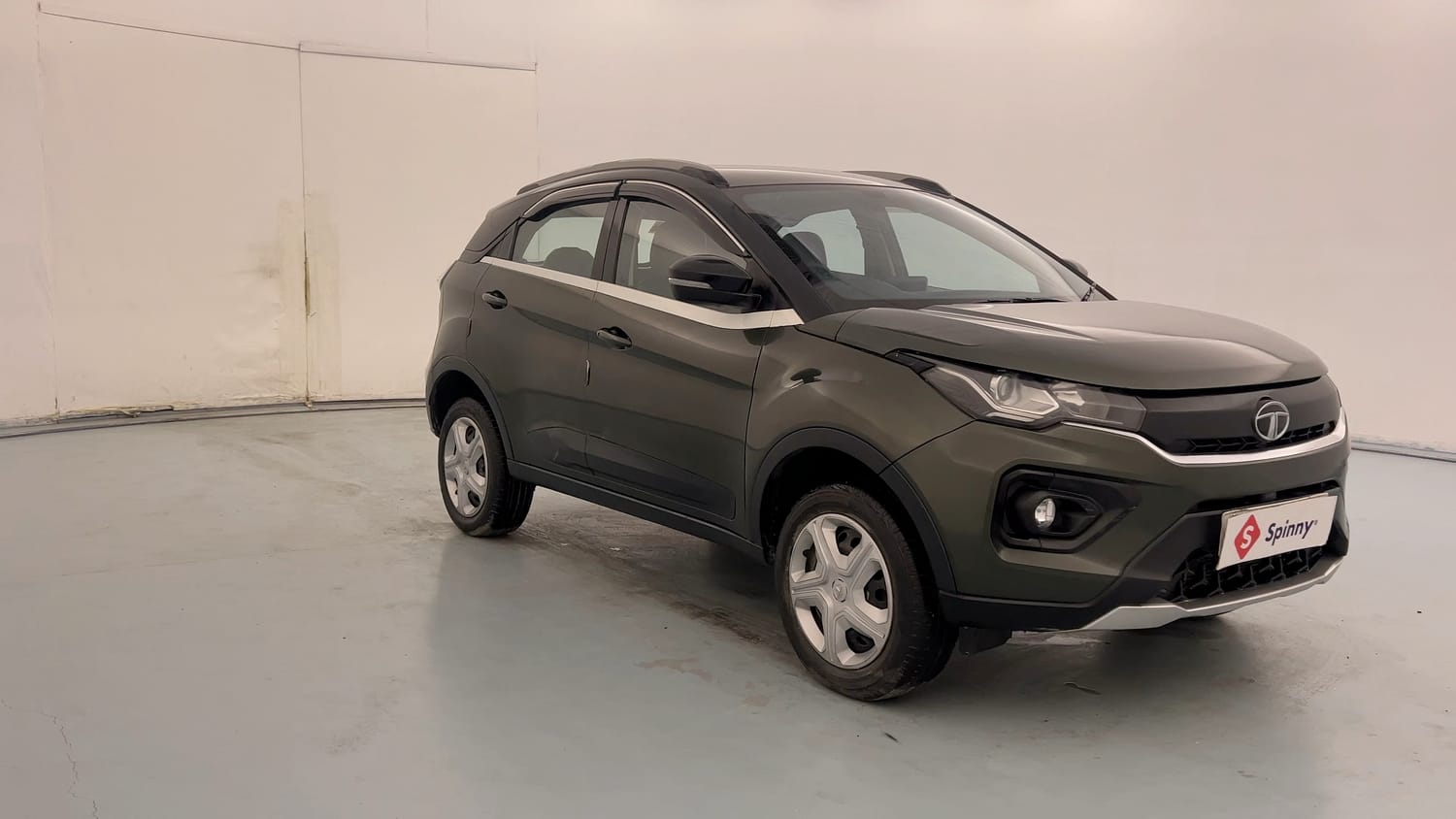 Used 2021 Tata Nexon XZ Petrol Manual exterior RIGHT FRONT CORNER VIEW