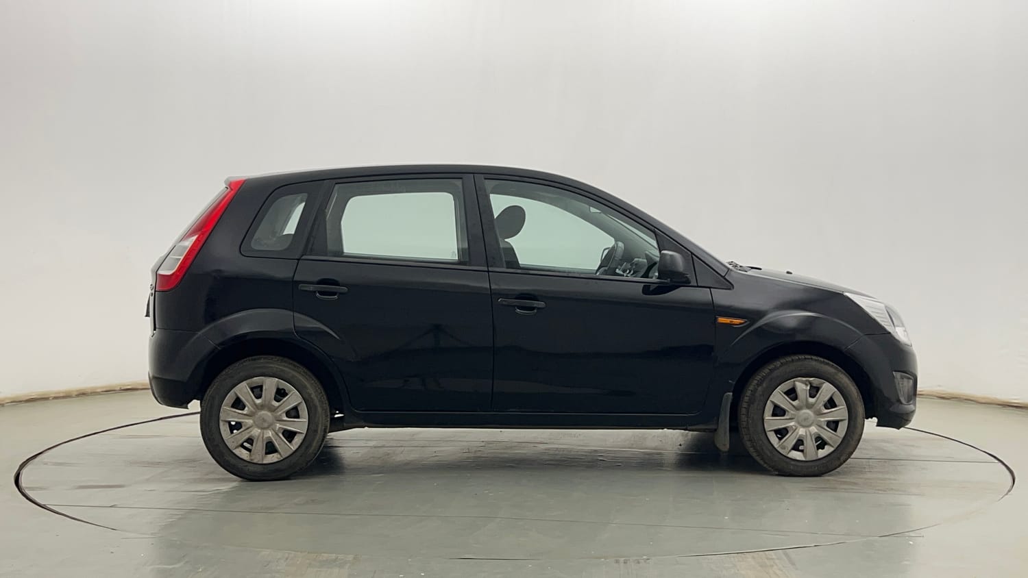 Used 2013 Ford Figo Duratorq Diesel EXI 1.4 Diesel Manual exterior RIGHT SIDE VIEW