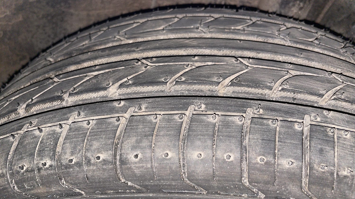 Used 2016 Hyundai Elite i20 Asta 1.2 (O) Petrol Manual tyres LEFT REAR TYRE TREAD VIEW