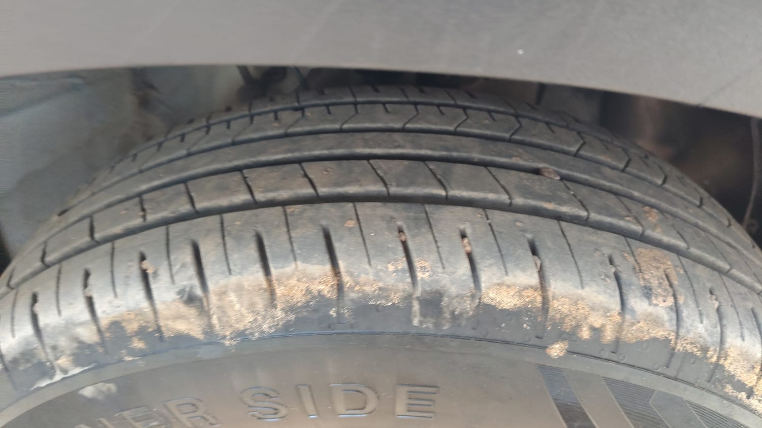 Used 2024 Hyundai Venue S (O) Plus 1.2 Petrol Adventure Edition Petrol Manual tyres RIGHT FRONT TYRE TREAD VIEW
