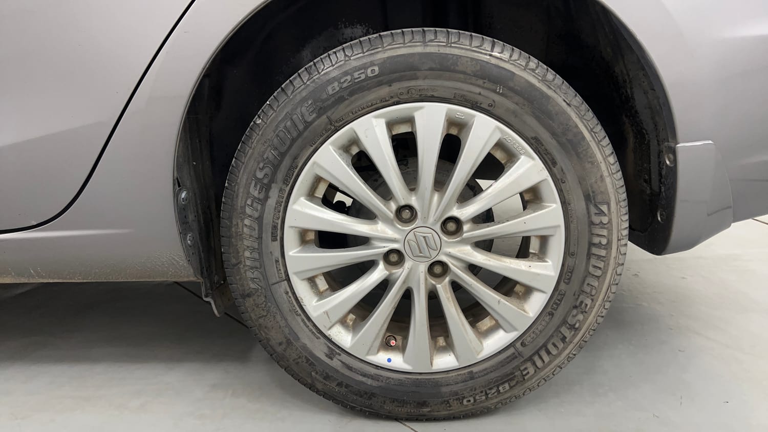 Used 2015 Maruti Suzuki Ciaz ZXi Petrol Manual tyres LEFT REAR TYRE RIM VIEW