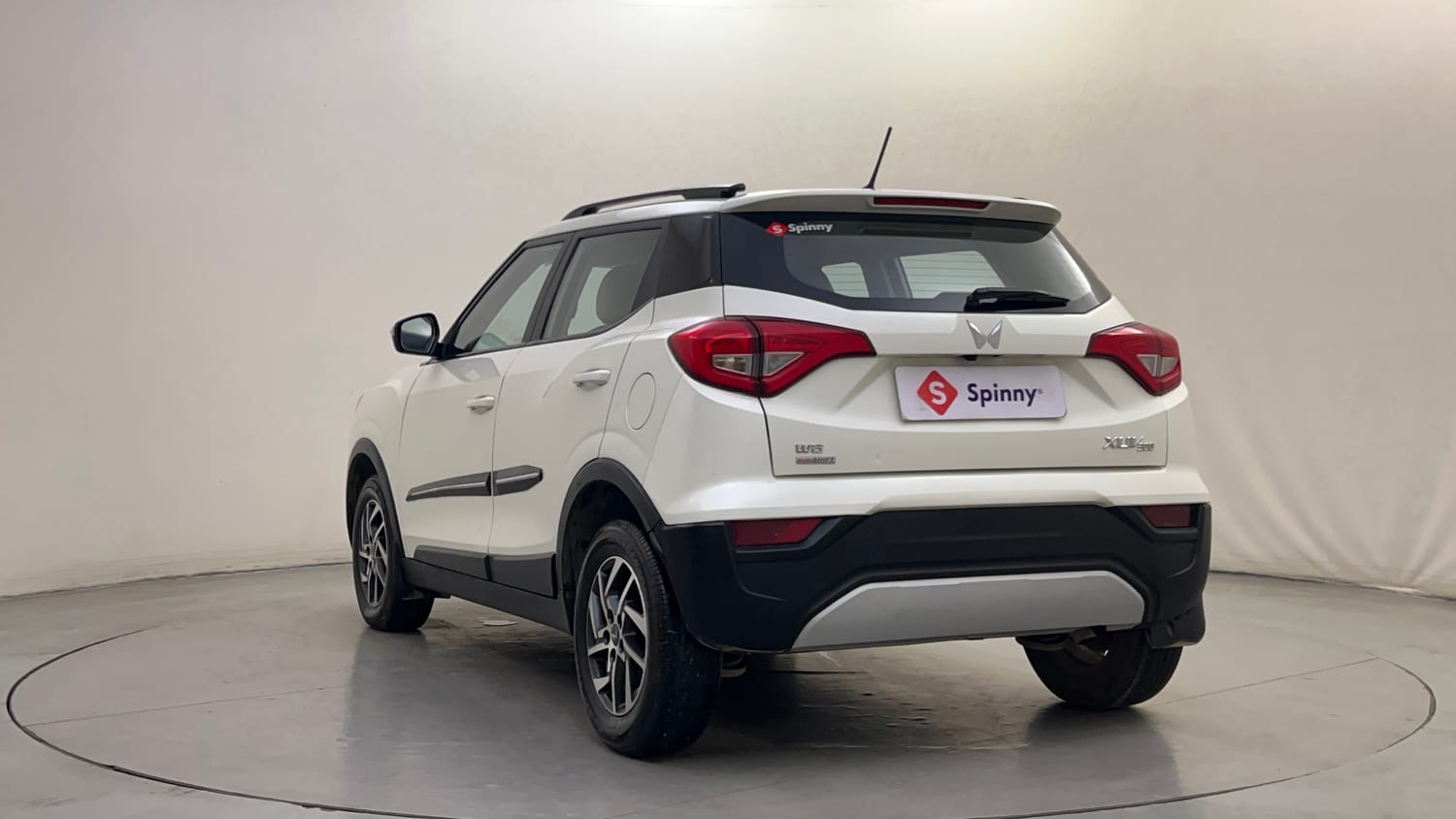 Used 2023 Mahindra XUV 300 W8 (O) 1.5 Diesel AMT Diesel Automatic exterior LEFT REAR CORNER VIEW