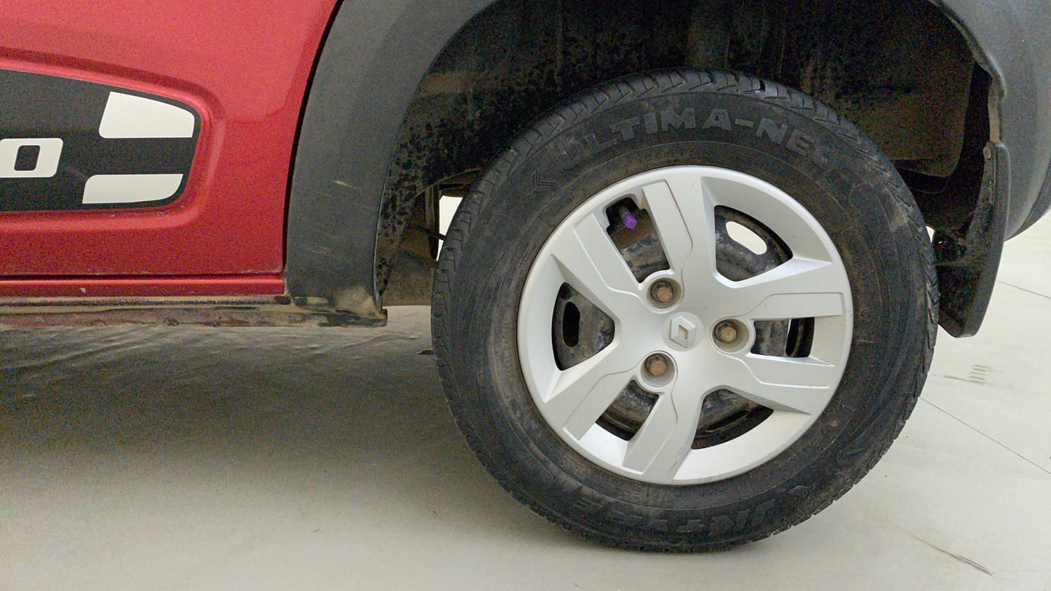 Used 2018 Renault Kwid 1.0 RXT AMT Petrol Automatic tyres LEFT REAR TYRE RIM VIEW