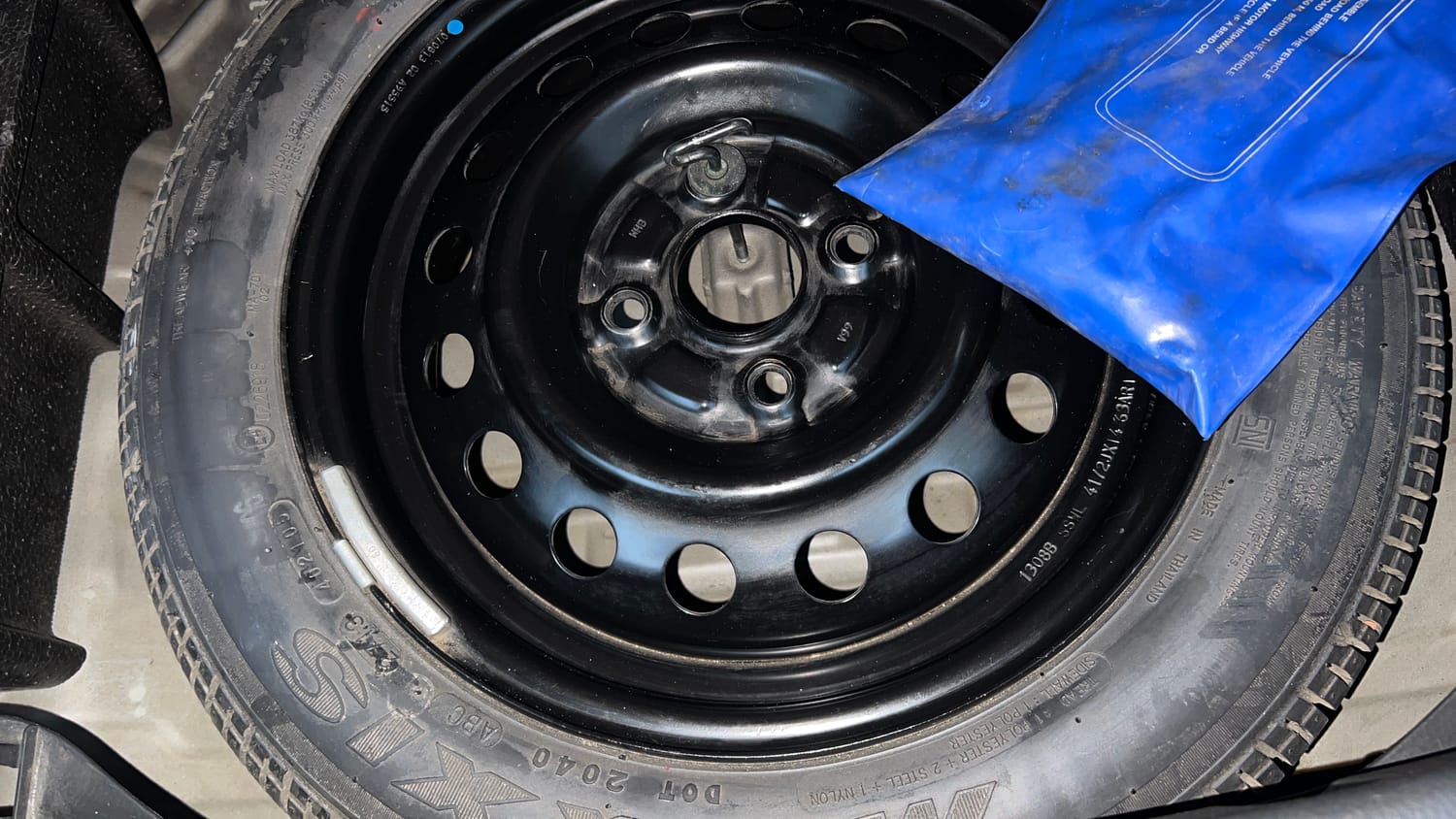 Used 2013 Maruti Suzuki Wagon R Stingray VXi Petrol Manual tyres SPARE TYRE VIEW