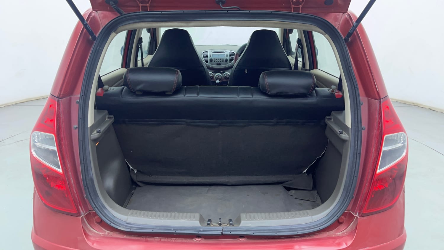 Used 2012 Hyundai i10 Sportz 1.2 Kappa2 Petrol Manual interior DICKY INSIDE VIEW