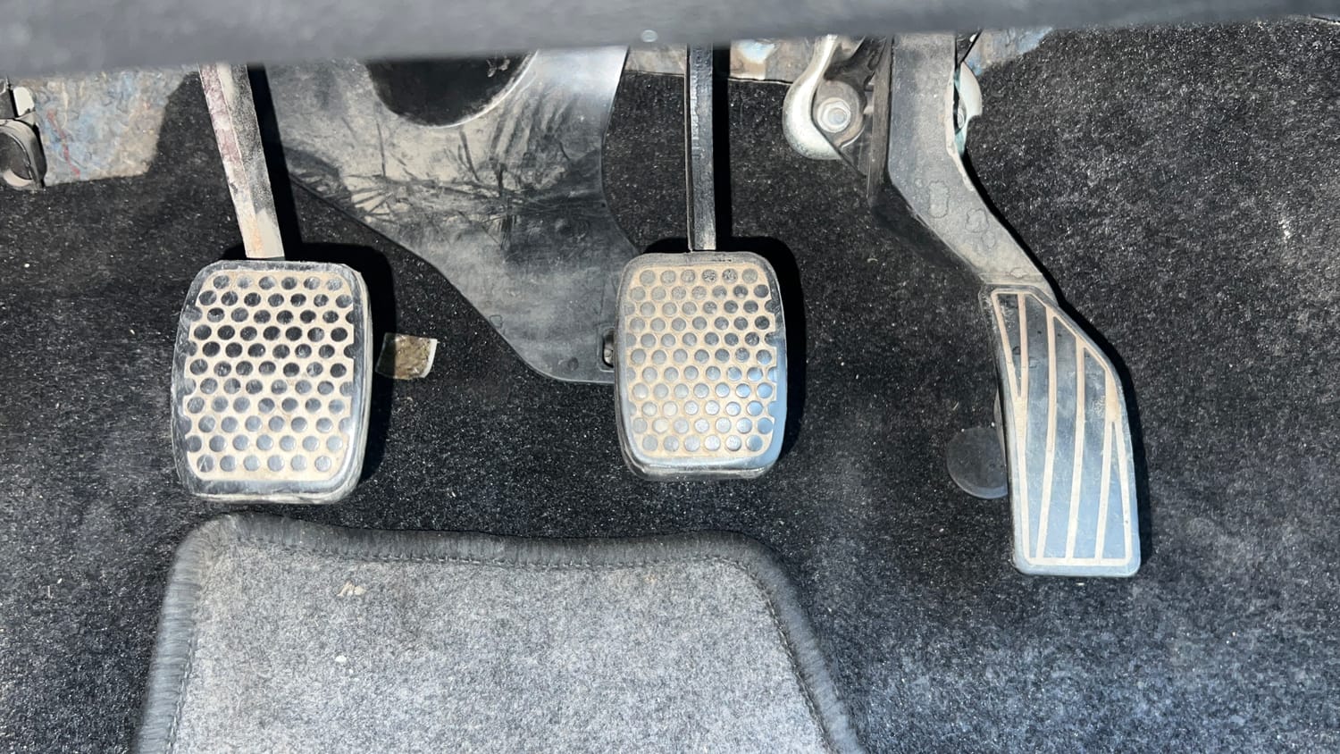 Used 2016 Maruti Suzuki Swift Lxi (O) Petrol Manual interior PEDALS VIEW