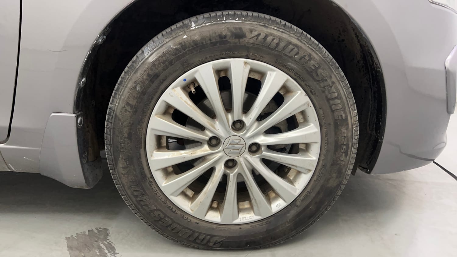 Used 2015 Maruti Suzuki Ciaz ZXi Petrol Manual tyres RIGHT FRONT TYRE RIM VIEW