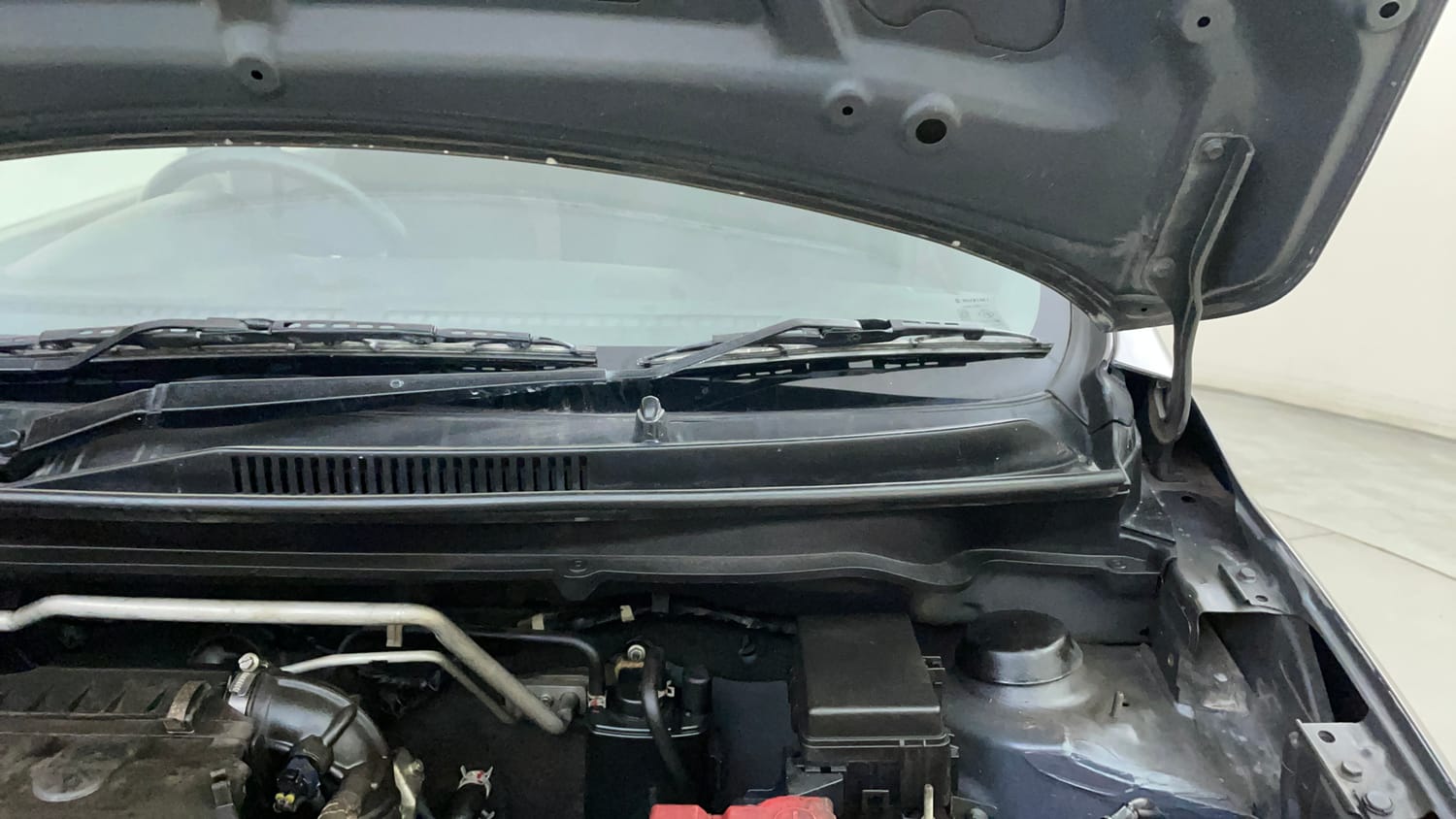 Used 2015 Maruti Suzuki Celerio ZXi Petrol Manual engine ENGINE LEFT SIDE HINGE & APRON VIEW
