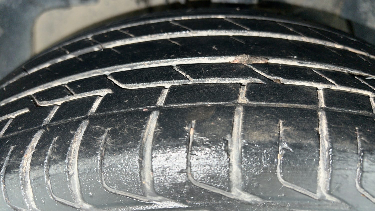 Used 2021 Tata Nexon XZ Petrol Manual tyres LEFT FRONT TYRE TREAD VIEW