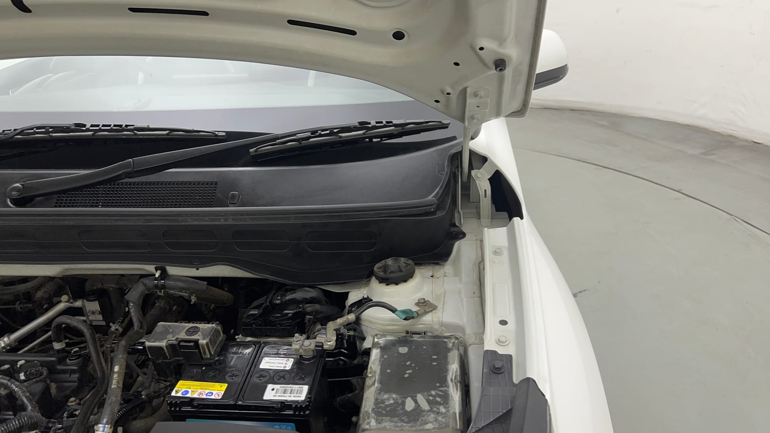 Used 2022 Hyundai Venue S Plus 1.2 Petrol Petrol Manual engine ENGINE LEFT SIDE HINGE & APRON VIEW