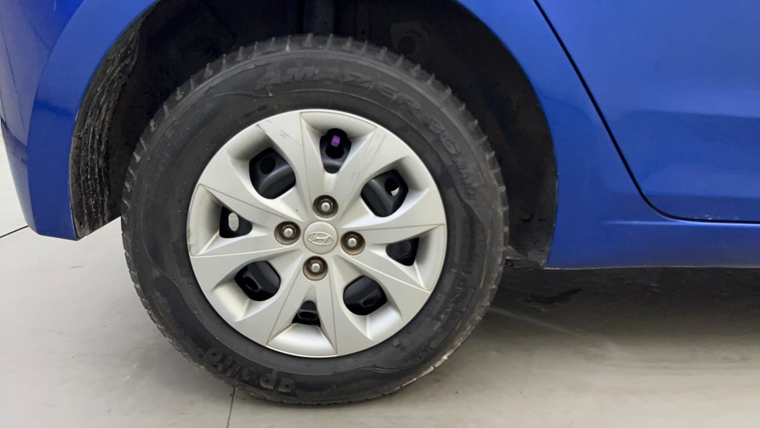Used 2015 Hyundai Elite i20 Sportz 1.2 Petrol Manual tyres RIGHT REAR TYRE RIM VIEW