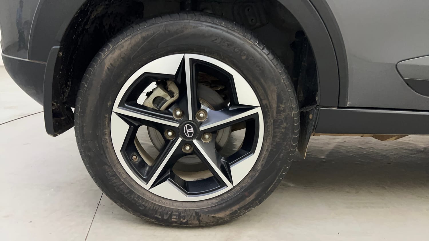 Used 2025 Tata Nexon EV Empowered 45 Electric Automatic tyres RIGHT REAR TYRE RIM VIEW