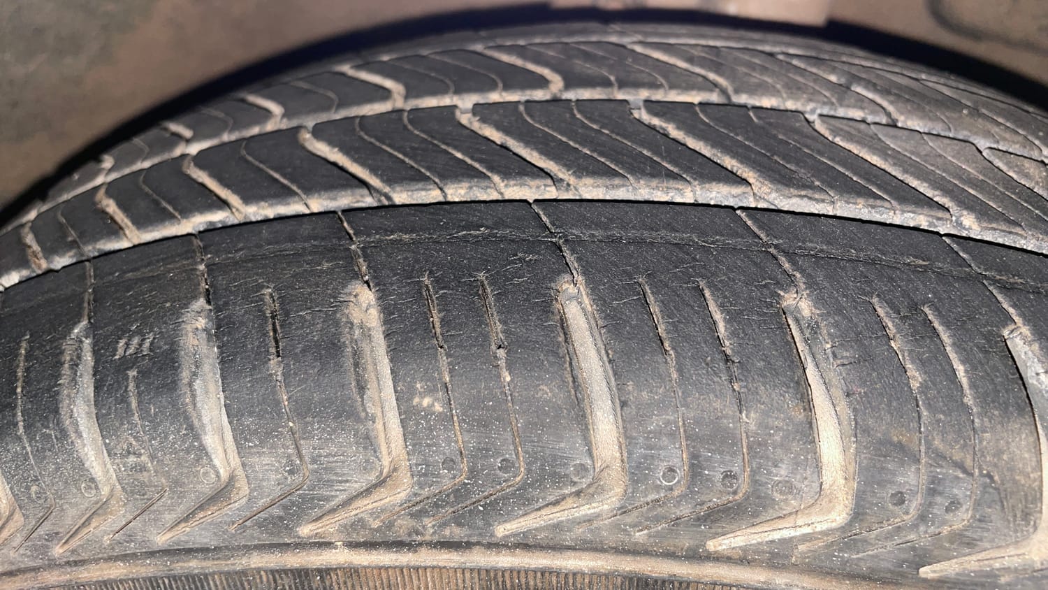 Used 2015 Maruti Suzuki Celerio VXi AMT Petrol Automatic tyres RIGHT FRONT TYRE TREAD VIEW