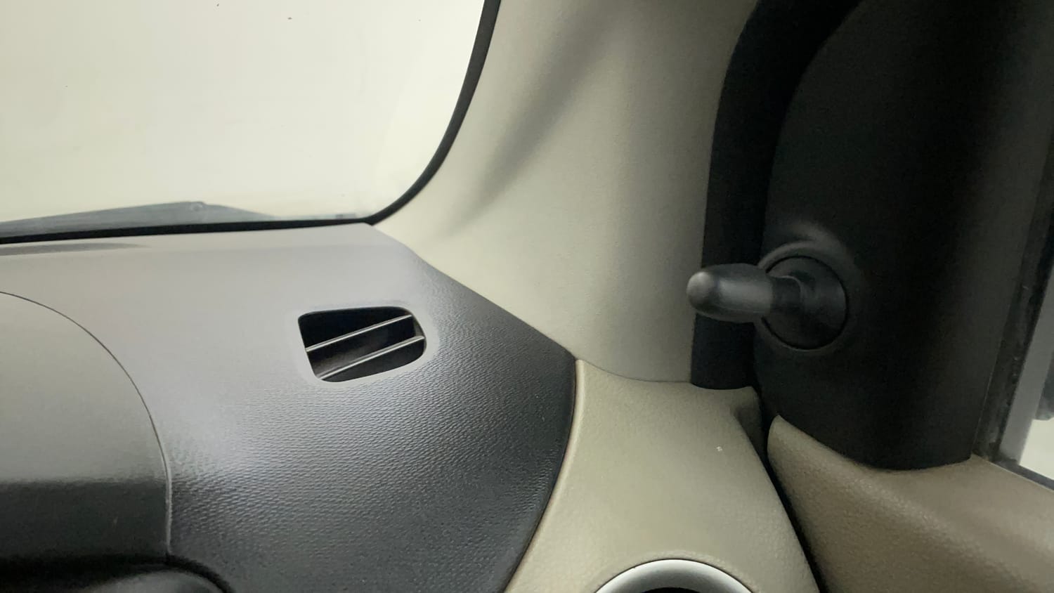 Used 2015 Maruti Suzuki Celerio VXi AMT Petrol Automatic top_features Adjustable ORVM