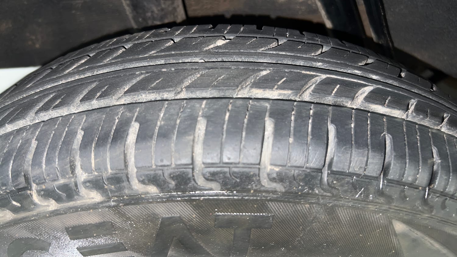 Used 2017 Renault Kwid RXT Petrol Manual tyres RIGHT REAR TYRE TREAD VIEW