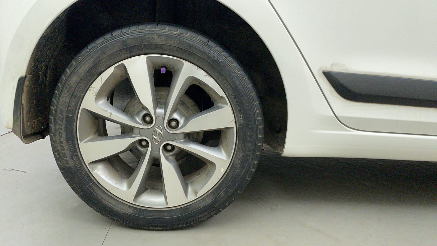 Used 2016 Hyundai Elite i20 Asta 1.2 (O) Petrol Manual tyres RIGHT REAR TYRE RIM VIEW